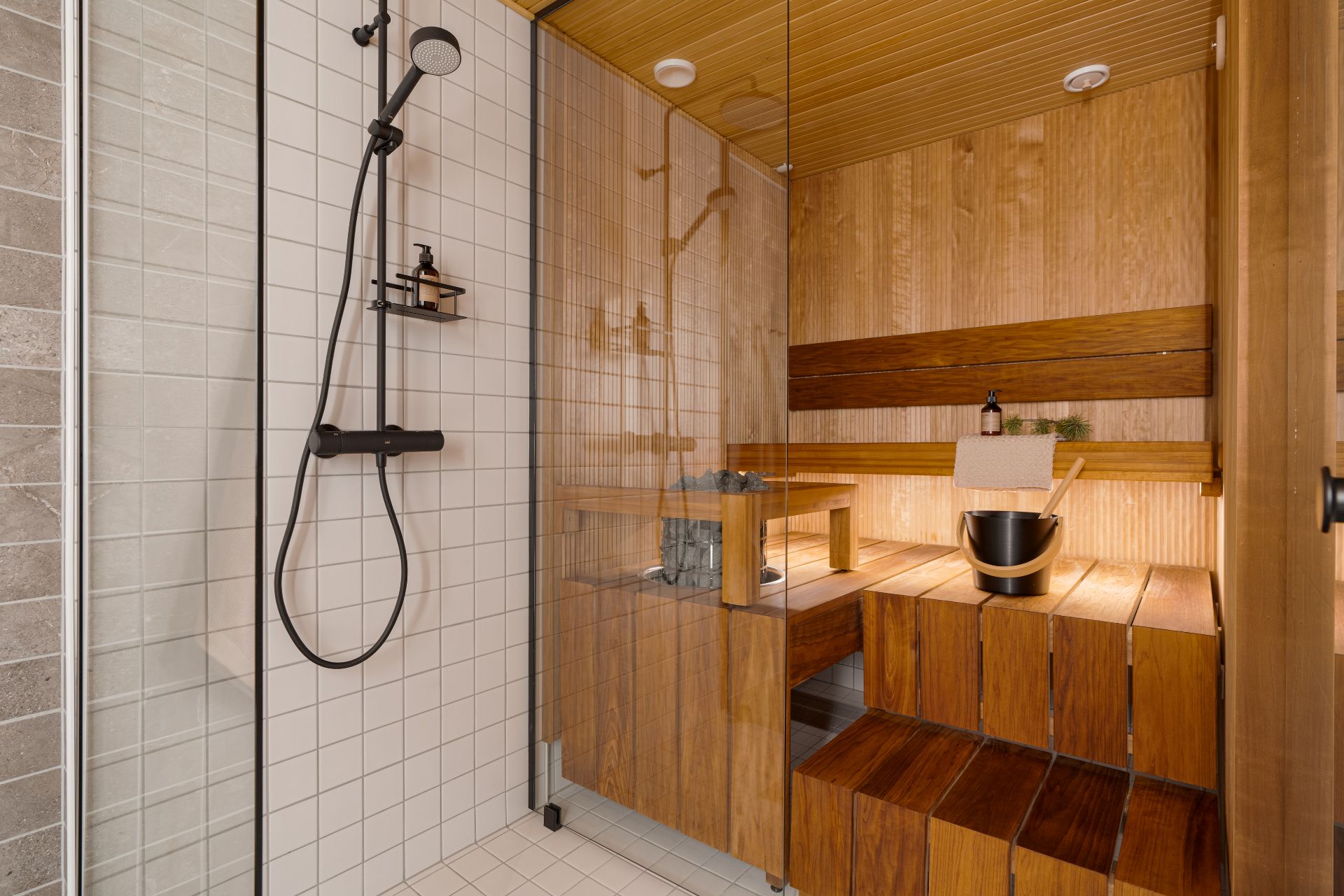 Utsuvaaran sauna ja suihkutila